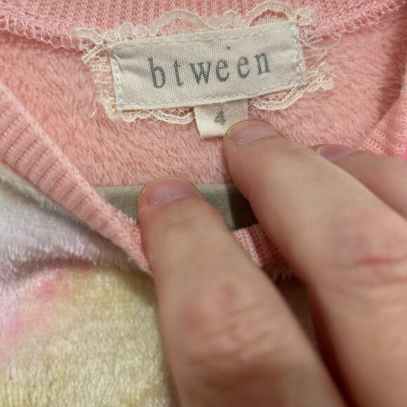 5 for $10 Girl's Btween graphic fleece shirt Size 4 - Picture 3 of 3